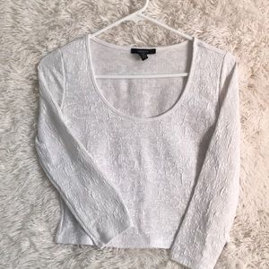 White 3q sleeve crop top